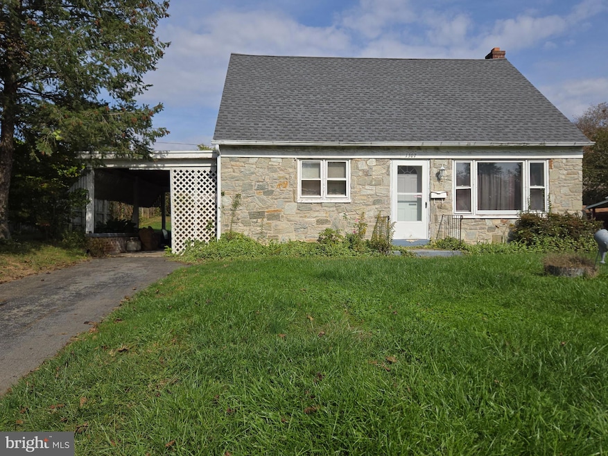 1307 Meadowcreek Ln, Lancaster, PA 17603 - photo 1