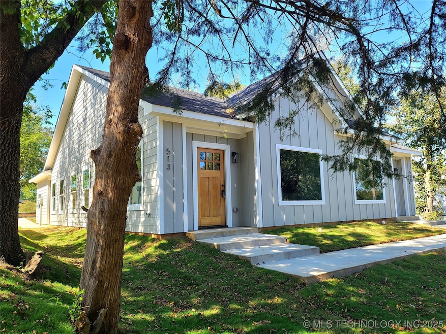 513 NE 5th Ave, Durant, OK 74701 - photo 1