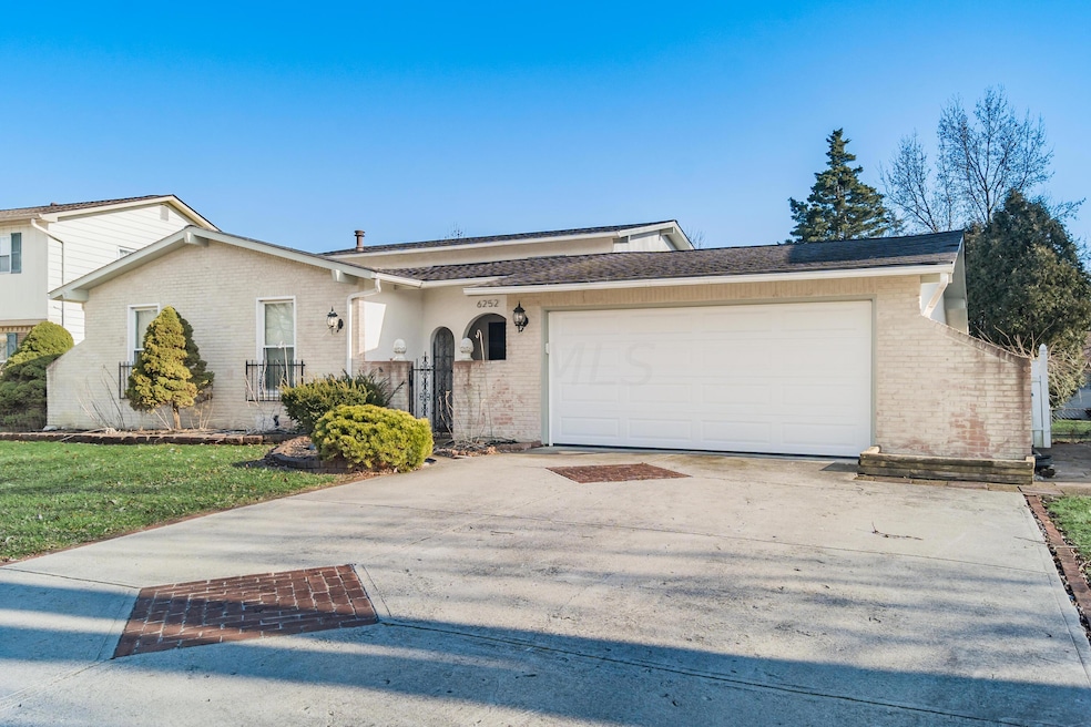 6252 Willowcrest Dr, Columbus, OH 43229 - photo 1