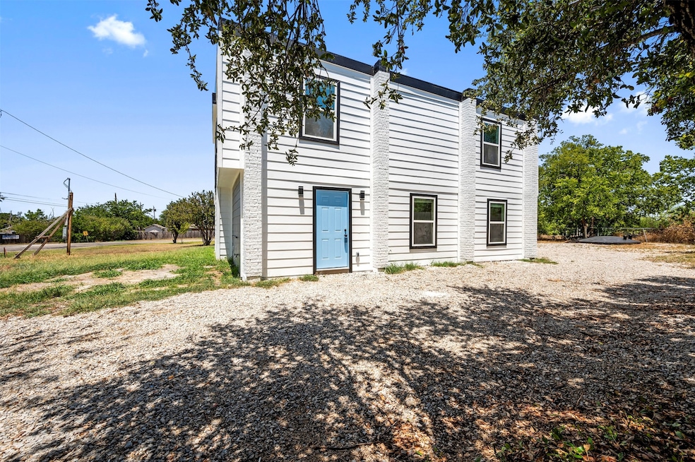 158 Lakeshore Dr, Runaway Bay, TX 76426 - photo 1