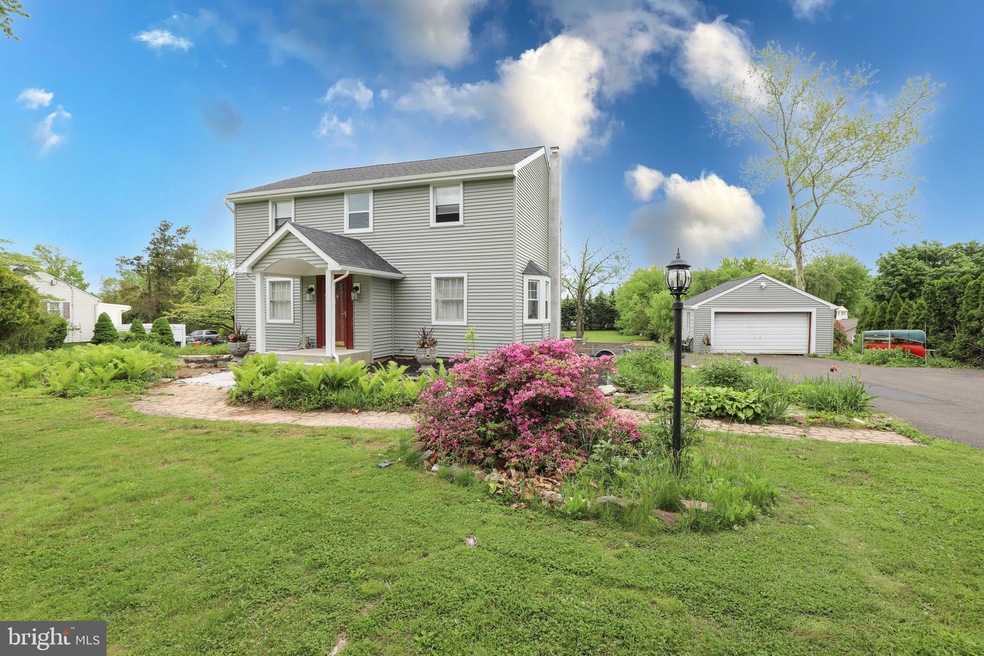 384 Maple Ave, Southampton, PA 18966 - photo 1