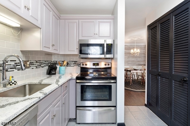 373 Potomac Dr, Basking Ridge, NJ 07920 - photo 1