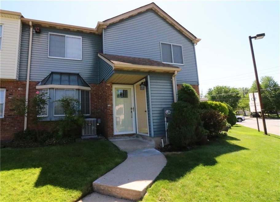 7 Franklin Ln, Staten Island, NY 10306 - photo 1