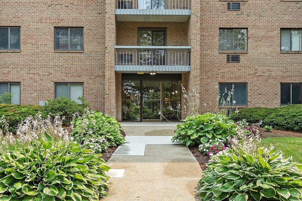 65 Commons Dr unit 410, Shrewsbury, MA 01545 - photo 1