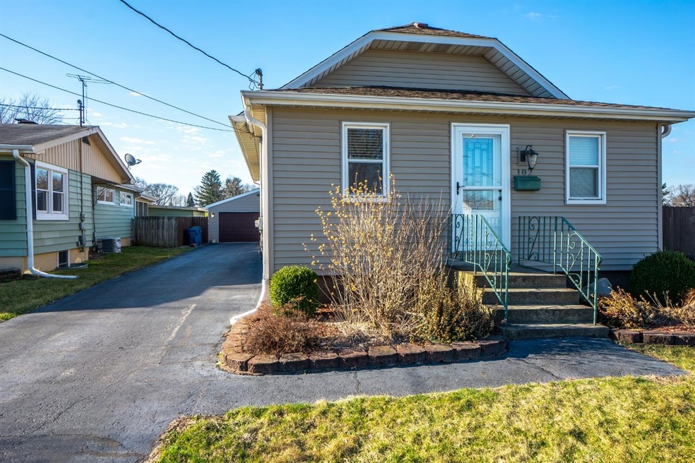 102 Matteson St, Dyer, IN 46311 - photo 1