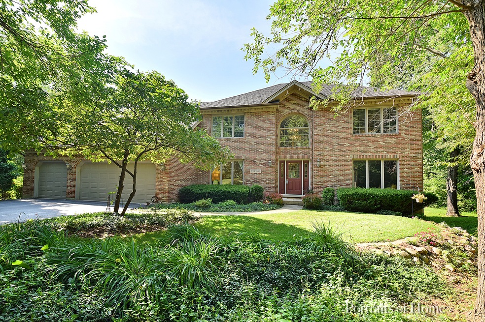 Welcome home to 39W098 Dean Lane!