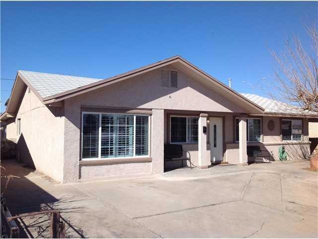 8229 Broadway Dr, El Paso, TX 79915 - photo 1