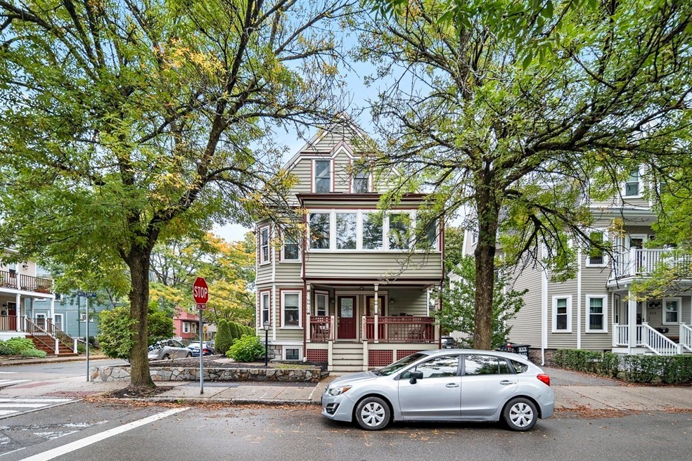 Sold $900,000 • Co-Listing Agent