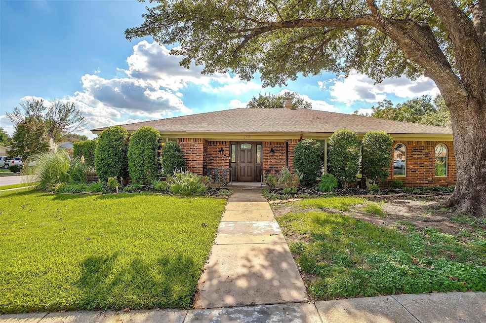 6501 Chilton Dr, North Richland Hills, TX 76182 - photo 1
