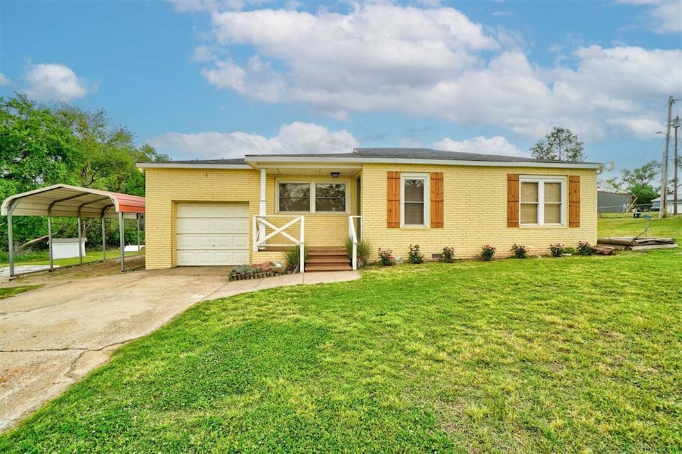 View of front of house featuring a front lawn and 