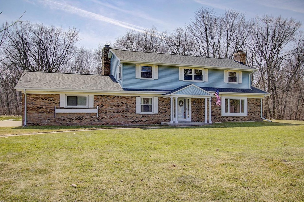 Brick & Vinyl Siding Exterior