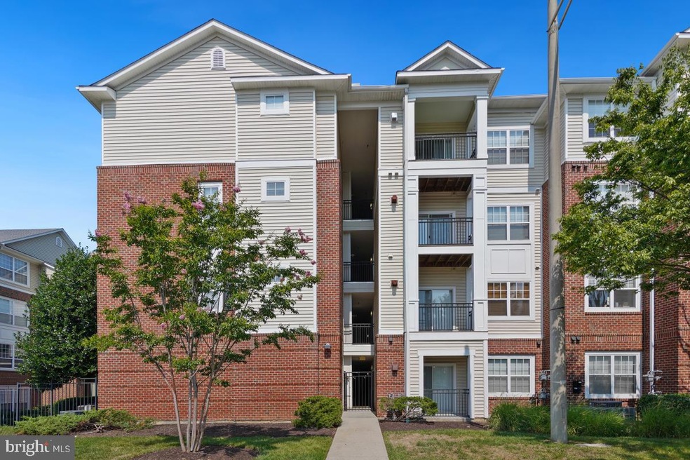 12925 Centre Park Cir unit 102, Herndon, VA 20171 - photo 1
