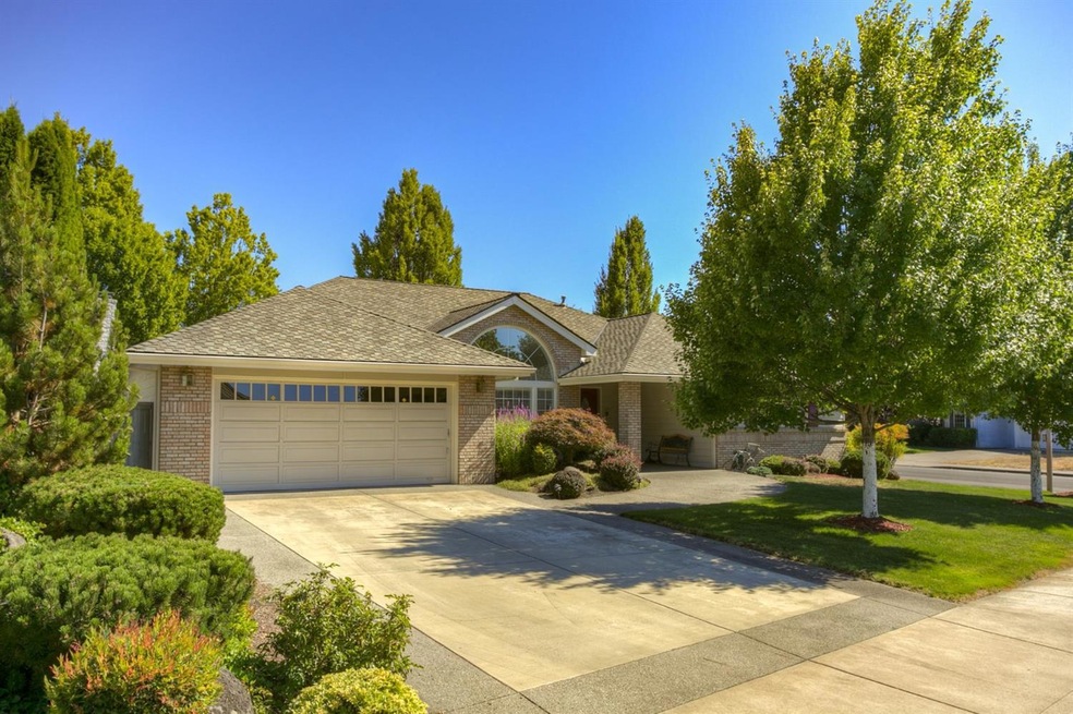 2434 Arrowpoint Ct, Medford, OR 97504 - photo 1