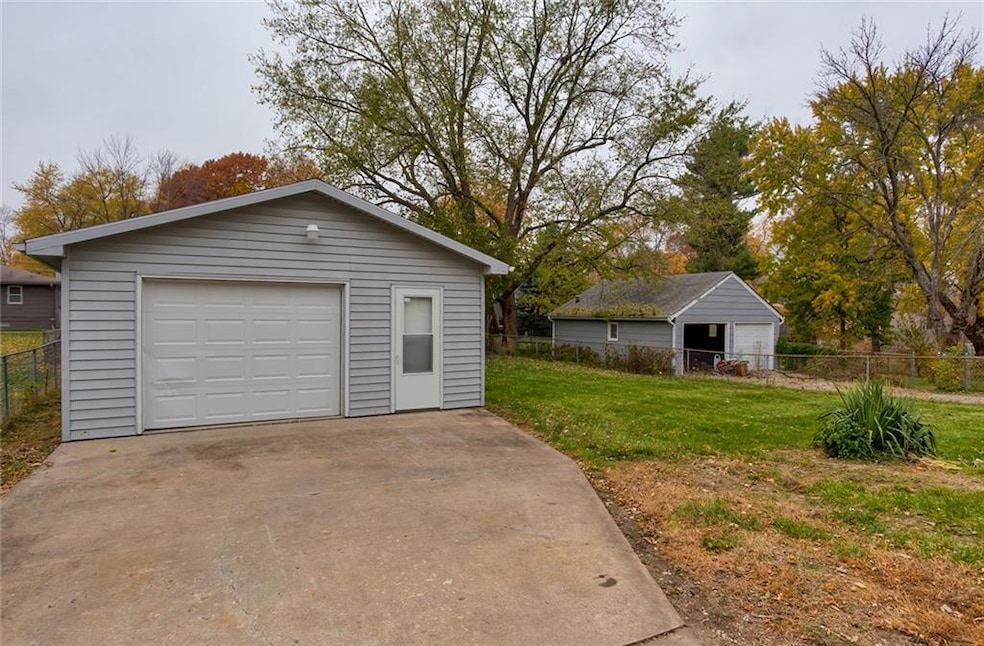 2510 61st St, Des Moines, IA 50322 - photo 1