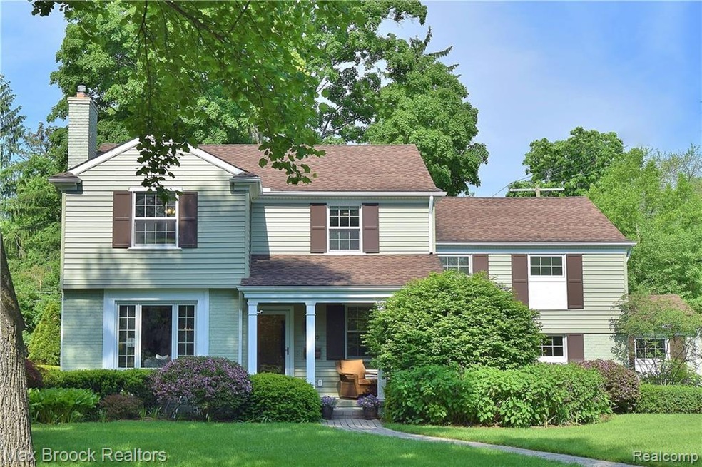 889 Suffield.jpg
