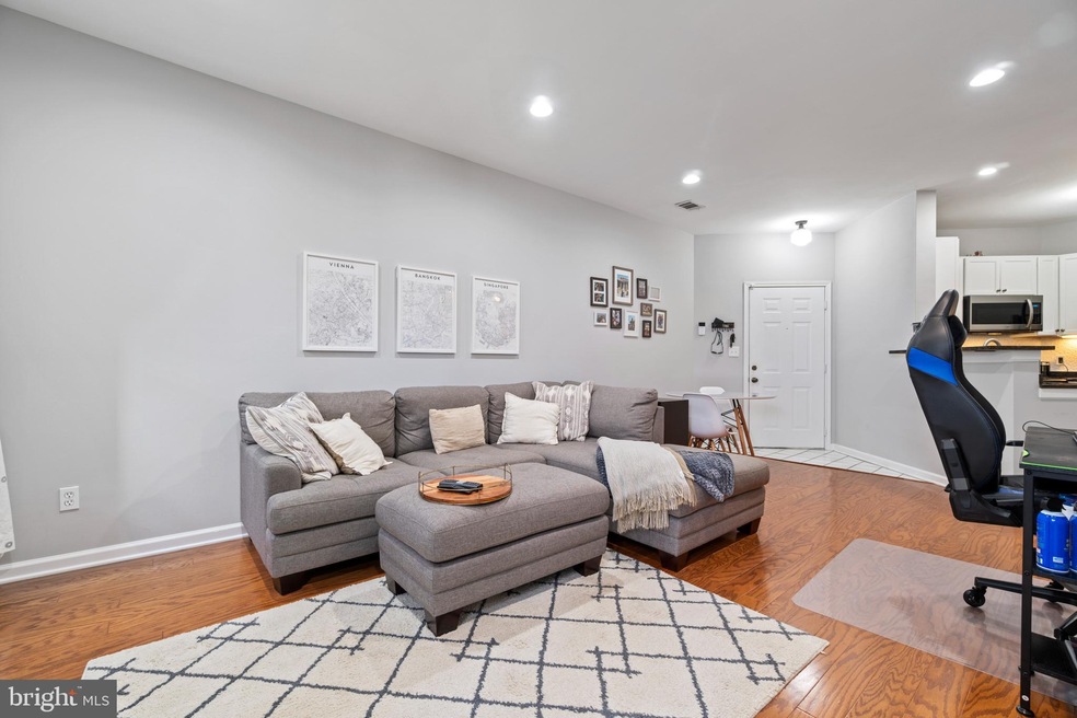 4408 Helmsford Ln unit 204, Fairfax, VA 22033 - photo 1