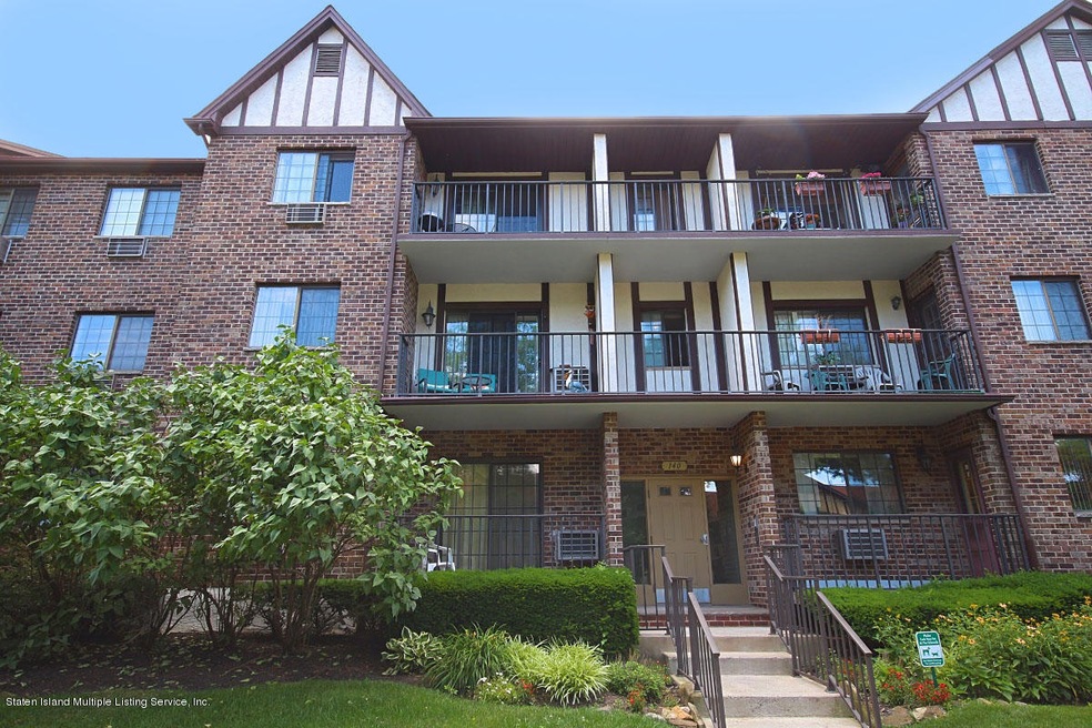 140 Devon Loop unit 3, Staten Island, NY 10314 - photo 1