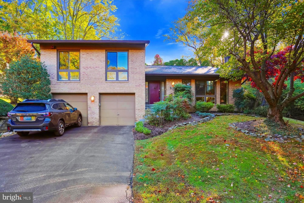 912 Twin Oaks Dr, Potomac, MD 20854 - photo 1