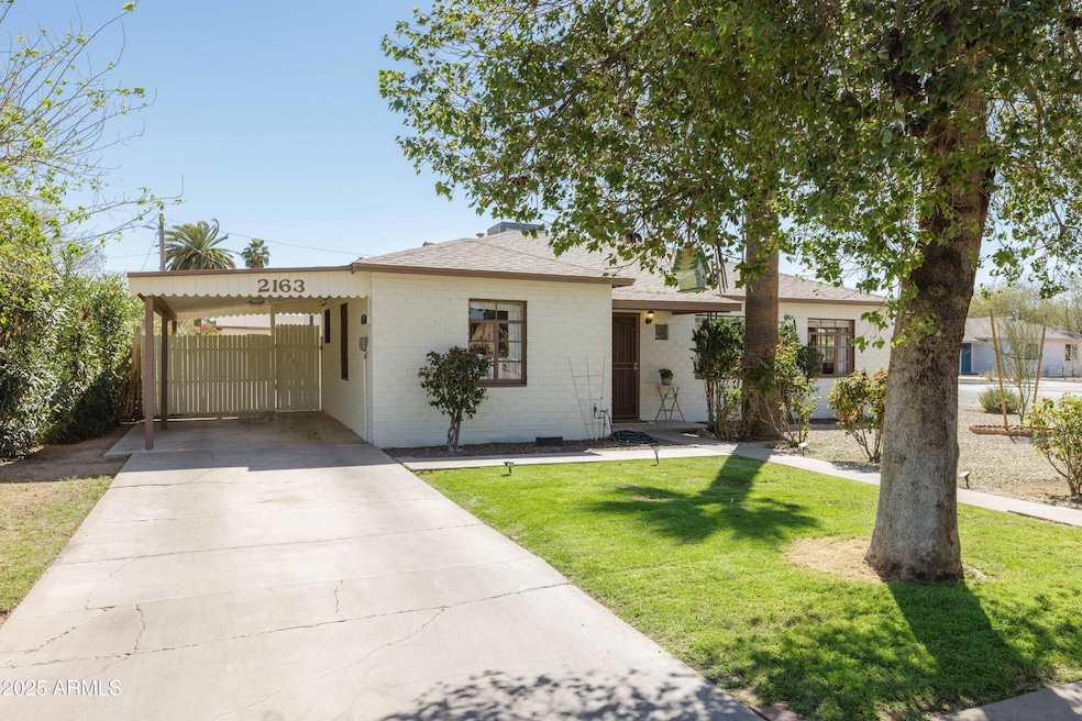 2163 W Flower St-0648