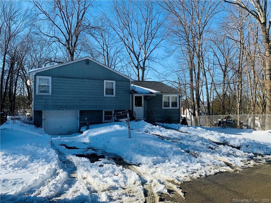 139 Gail Dr, Waterbury, CT 06704 - photo 1