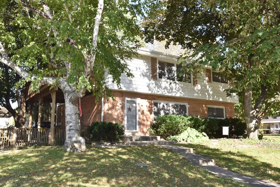 11610 W Elmhurst Pkwy unit 11612, Milwaukee, WI 53226 - photo 1