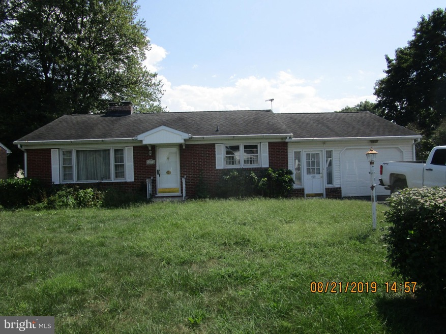 17913 Oak Ridge Dr, Hagerstown, MD 21740 - photo 1