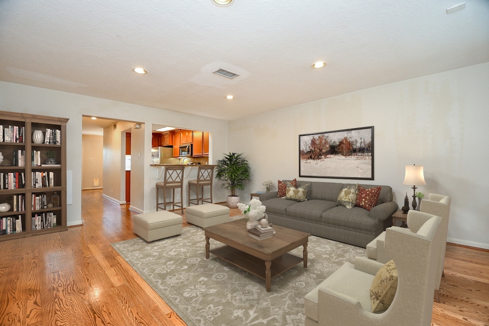 5244 Arboles Dr unit 6, Houston, TX 77035 - photo 1