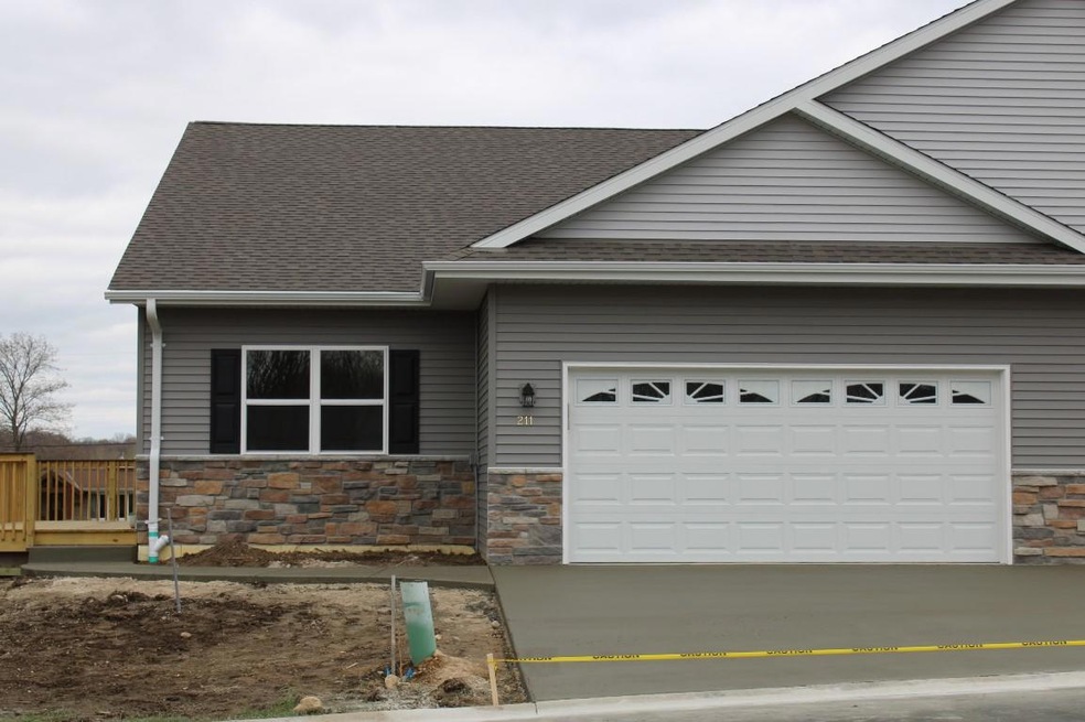 211 Four Seasons Ln unit 15, Kewaskum, WI 53040 - photo 1