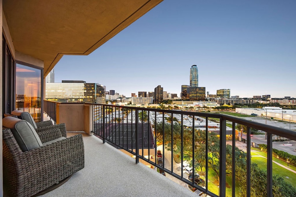 The Bristol unit 904, Houston, TX 77056 - photo 1