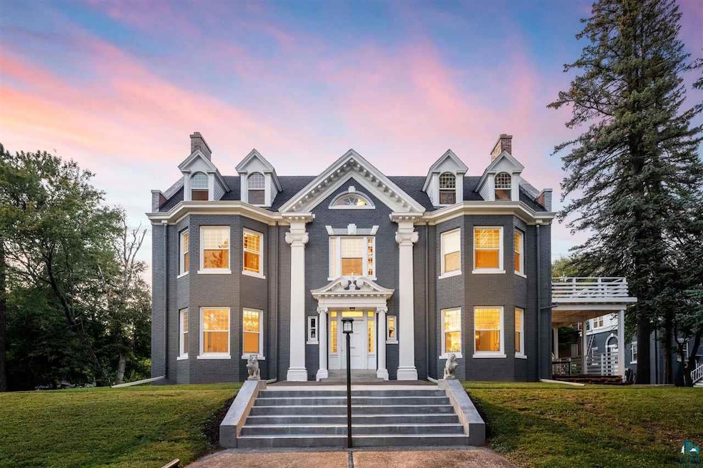 2307 E Superior St, Duluth, MN 55812 - photo 1