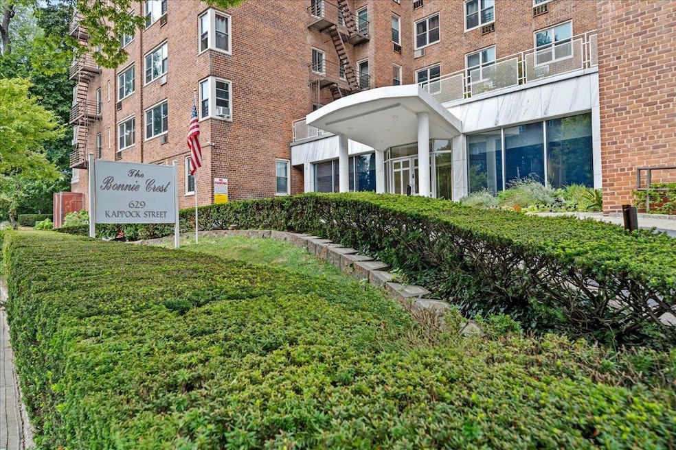 The Bonnie Crest unit 1N, Bronx, NY 10463 - photo 1