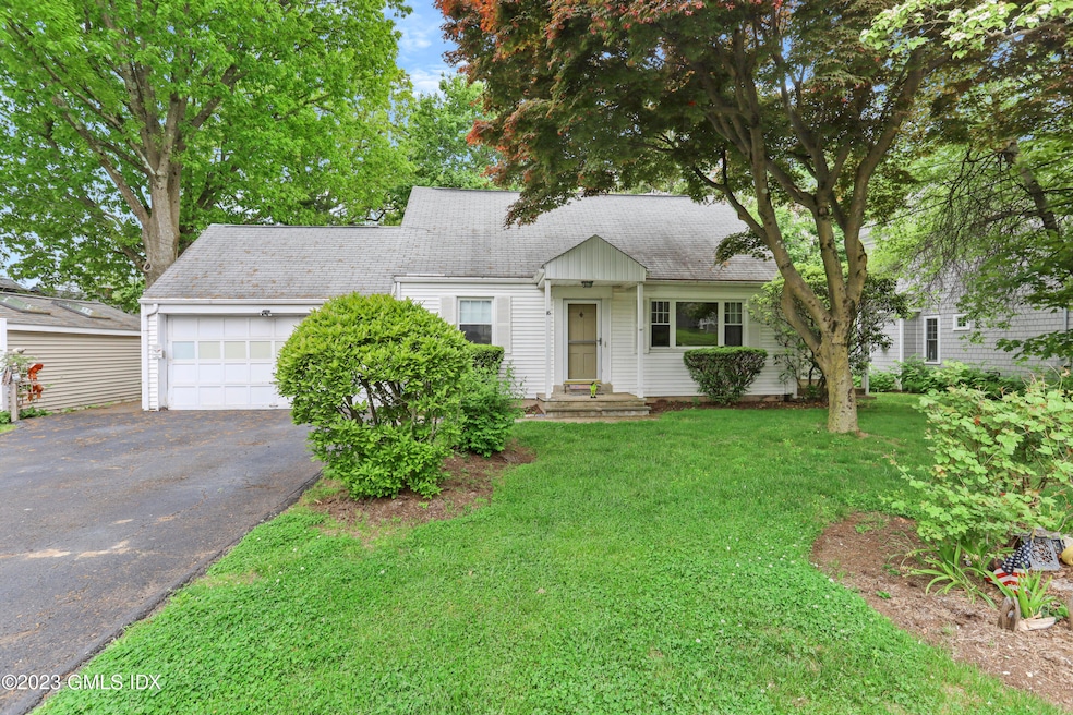 16 Hoover Rd Riverside CT-print-002-031-