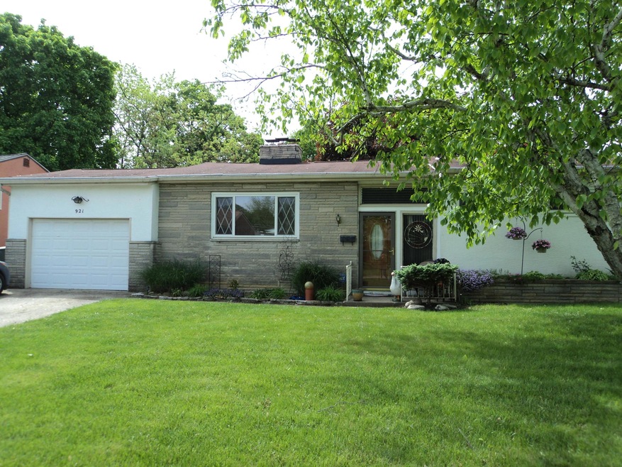 921 Miriam Dr E, Columbus, OH 43204 - photo 1