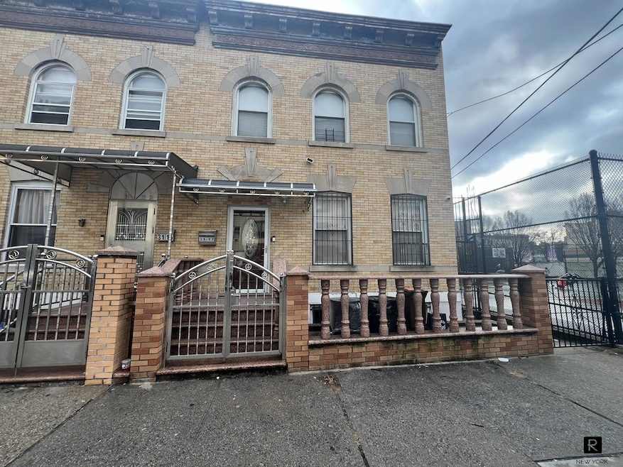 31-17 38th St unit 1, Long Island City, NY 11103 - photo 1