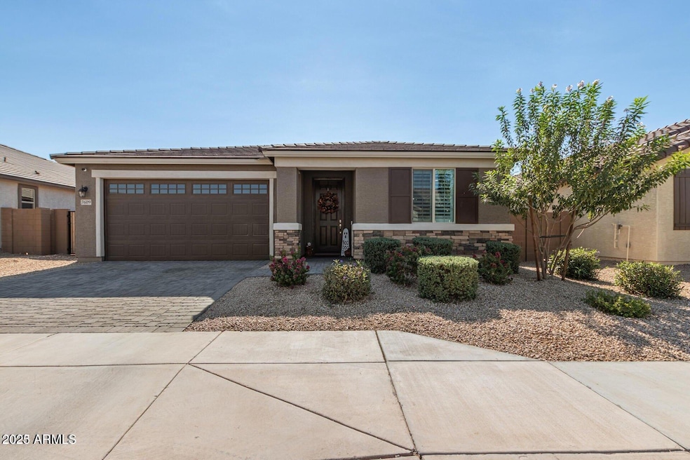 7609 W Odeum Ln, Phoenix, AZ 85043 - photo 1