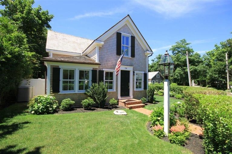 28 Pine St, Edgartown, MA 02539 - photo 1