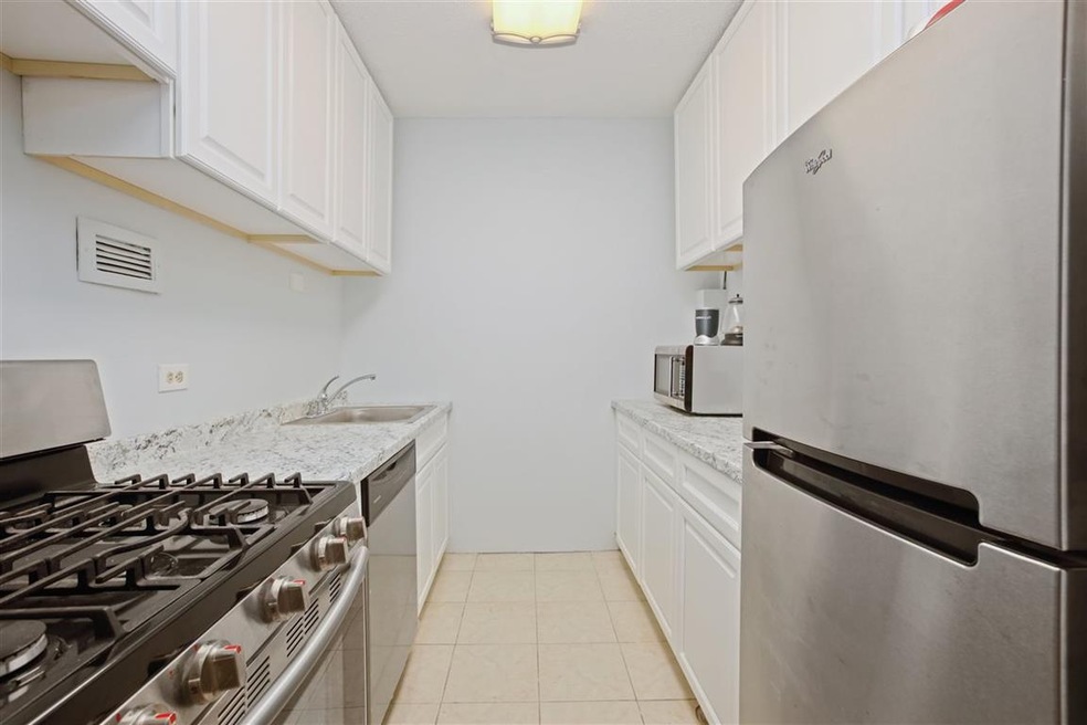 The Galaxy Towers unit 10E, Guttenberg, NJ 07093 - photo 1