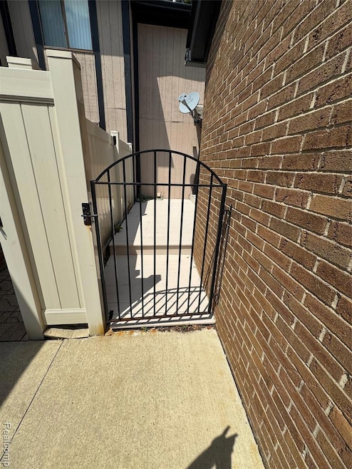 5216 Brett Ct unit 53, West Bloomfield, MI 48322 - photo 1