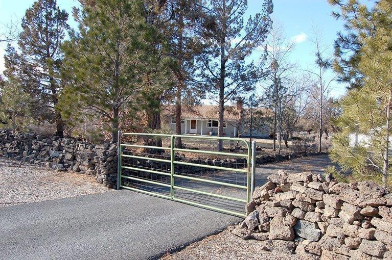 22820 Buckskin Ct, Bend, OR 97701 - photo 1