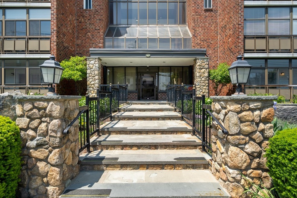 40 Greenleaf St unit 402, Quincy, MA 02169 - photo 1