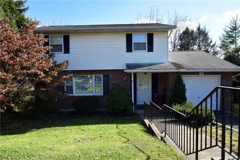 952 W Livingston St, Whitehall, PA 18052 - photo 1