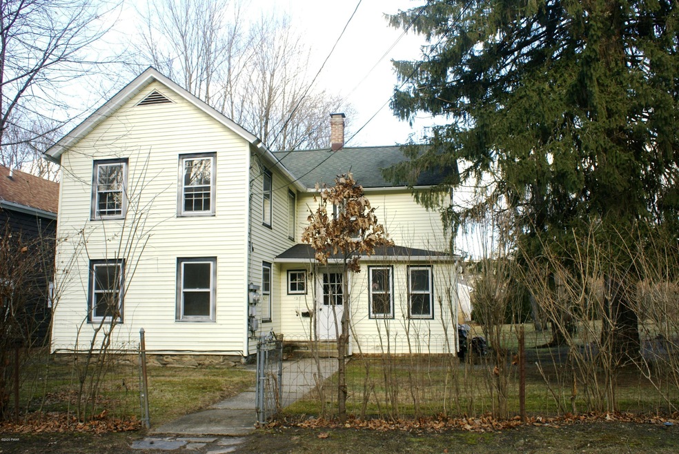 135 Sawkill Ave, Milford, PA 18337 - photo 1