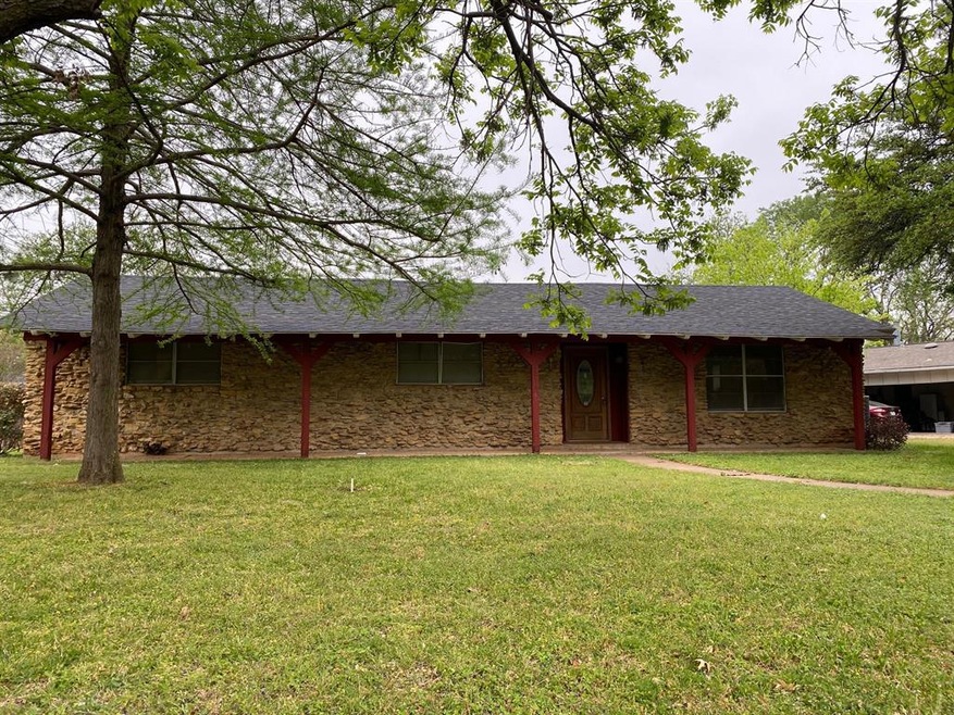 1014 Davis St, Cleburne, TX 76033 - photo 1
