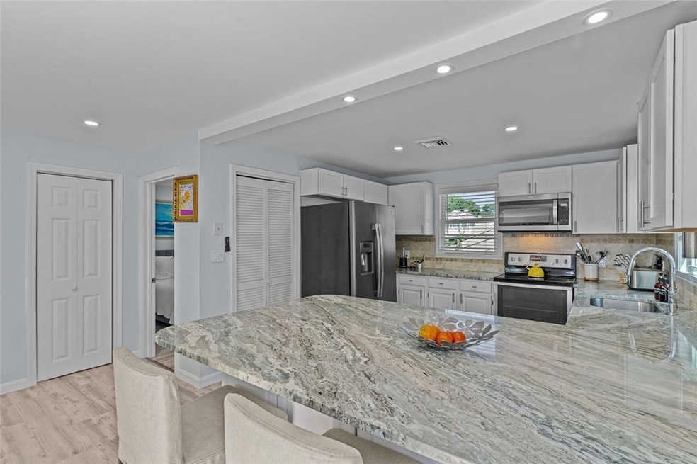 72 Warren Ave unit B, Middletown, RI 02842 - photo 1