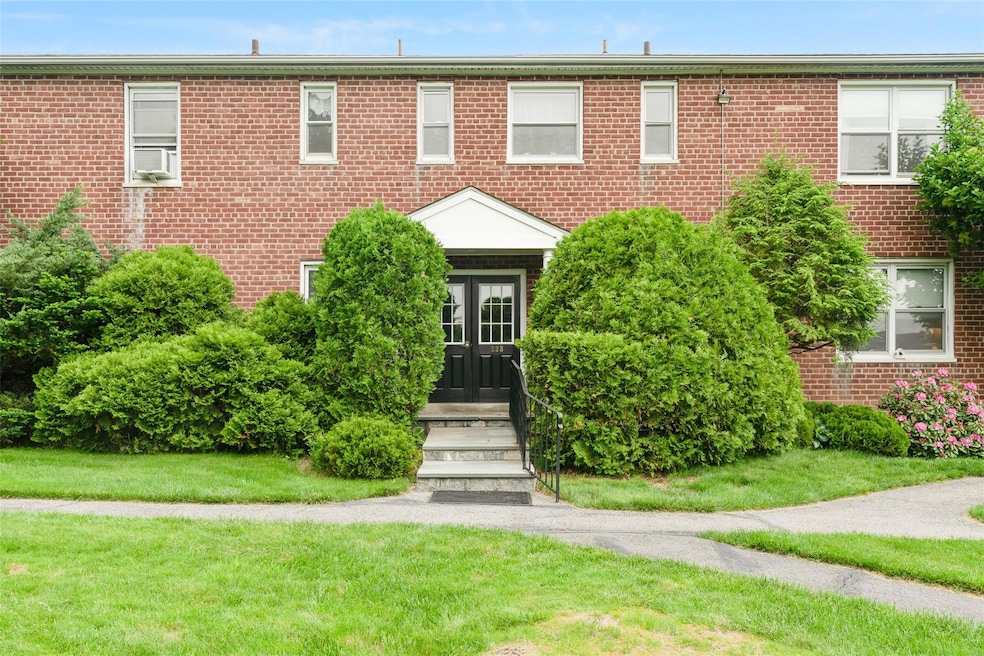 223 Schrade Rd unit 2C, Briarcliff Manor, NY 10510 - photo 1