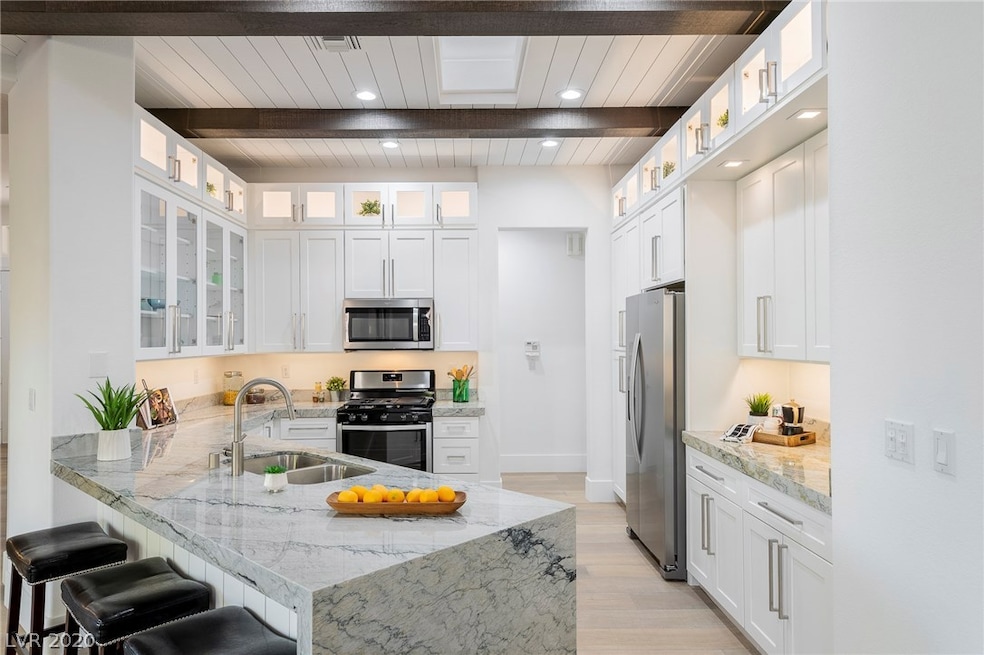 10404 Long Leaf Pl, Las Vegas, NV 89134 - Beautifu