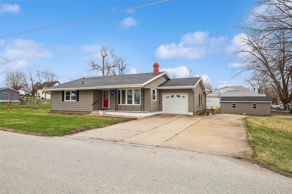1305 Park St, Perry, IA 50220 - photo 1