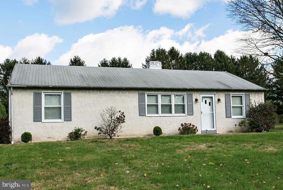 1811 Carson Dr, Norristown, PA 19403 - photo 1