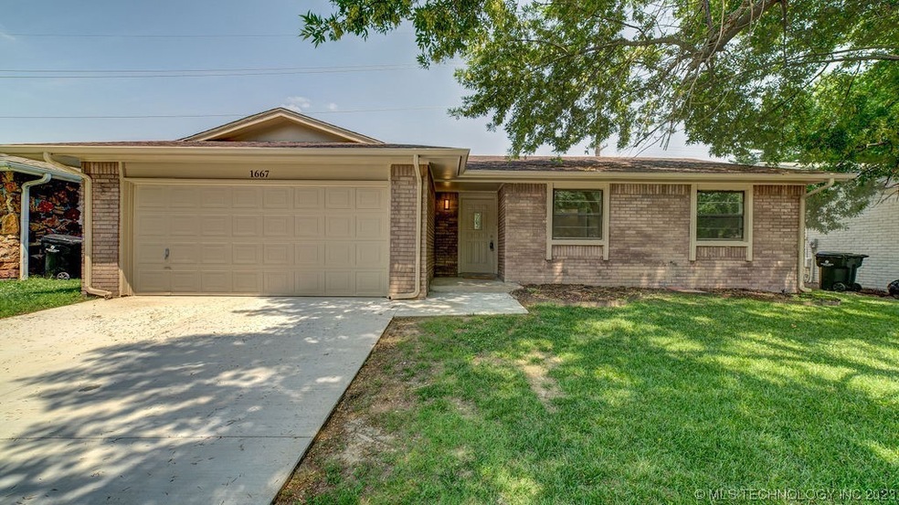 1667 S Pecan Ave, Broken Arrow, OK 74012 - photo 1