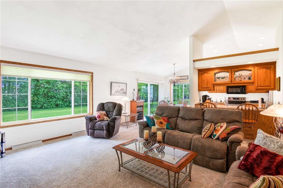 W5788 Hoelzel Way, Appleton, WI 54915 - photo 1